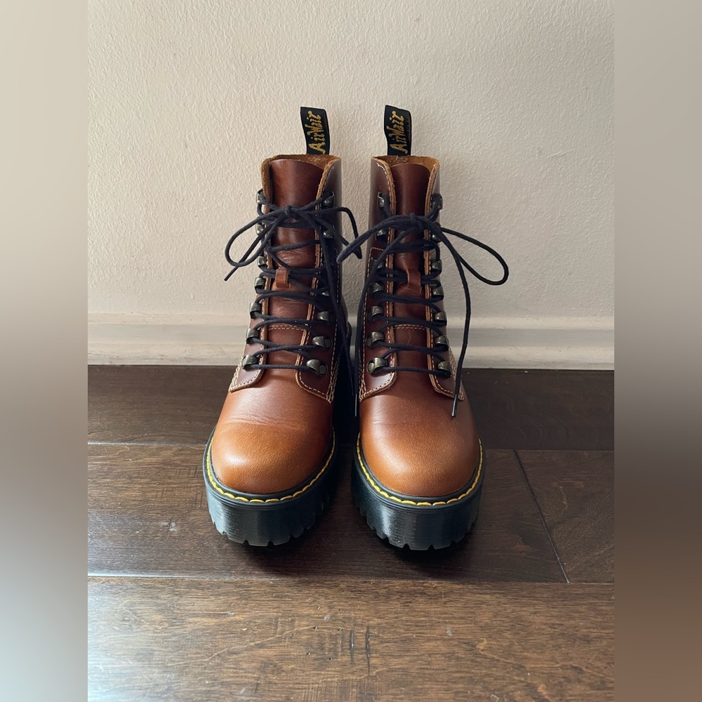 Dr. Martens Leona Smooth Leather Heeled Boots Butterscotch Size 5